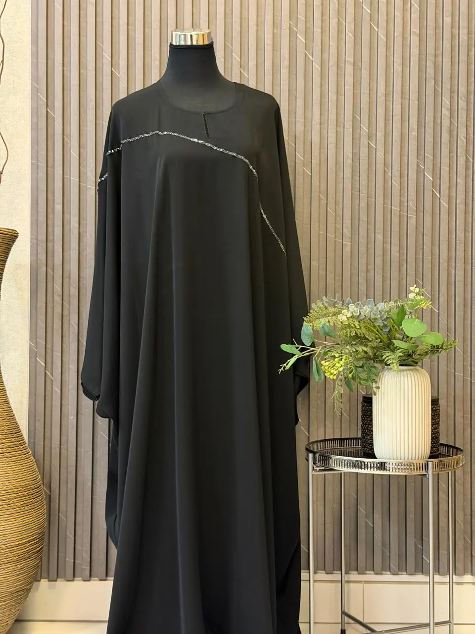 Plain Farasha with a two lined 100% guaranteed premium stonework all around the abaya and the scarf - Image 3