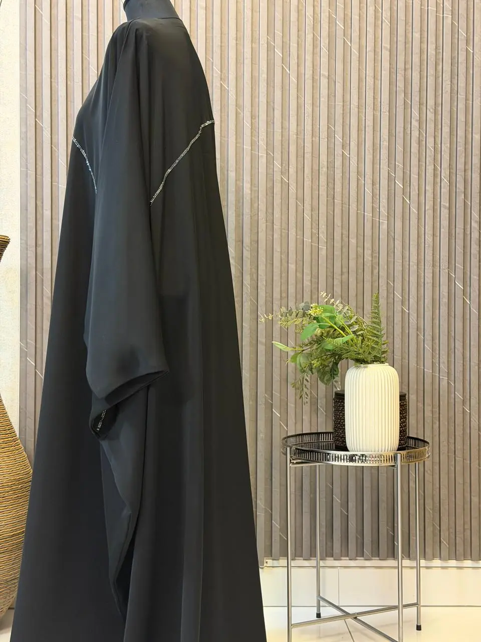 Plain Farasha with a two lined 100% guaranteed premium stonework all around the abaya and the scarf - Image 4