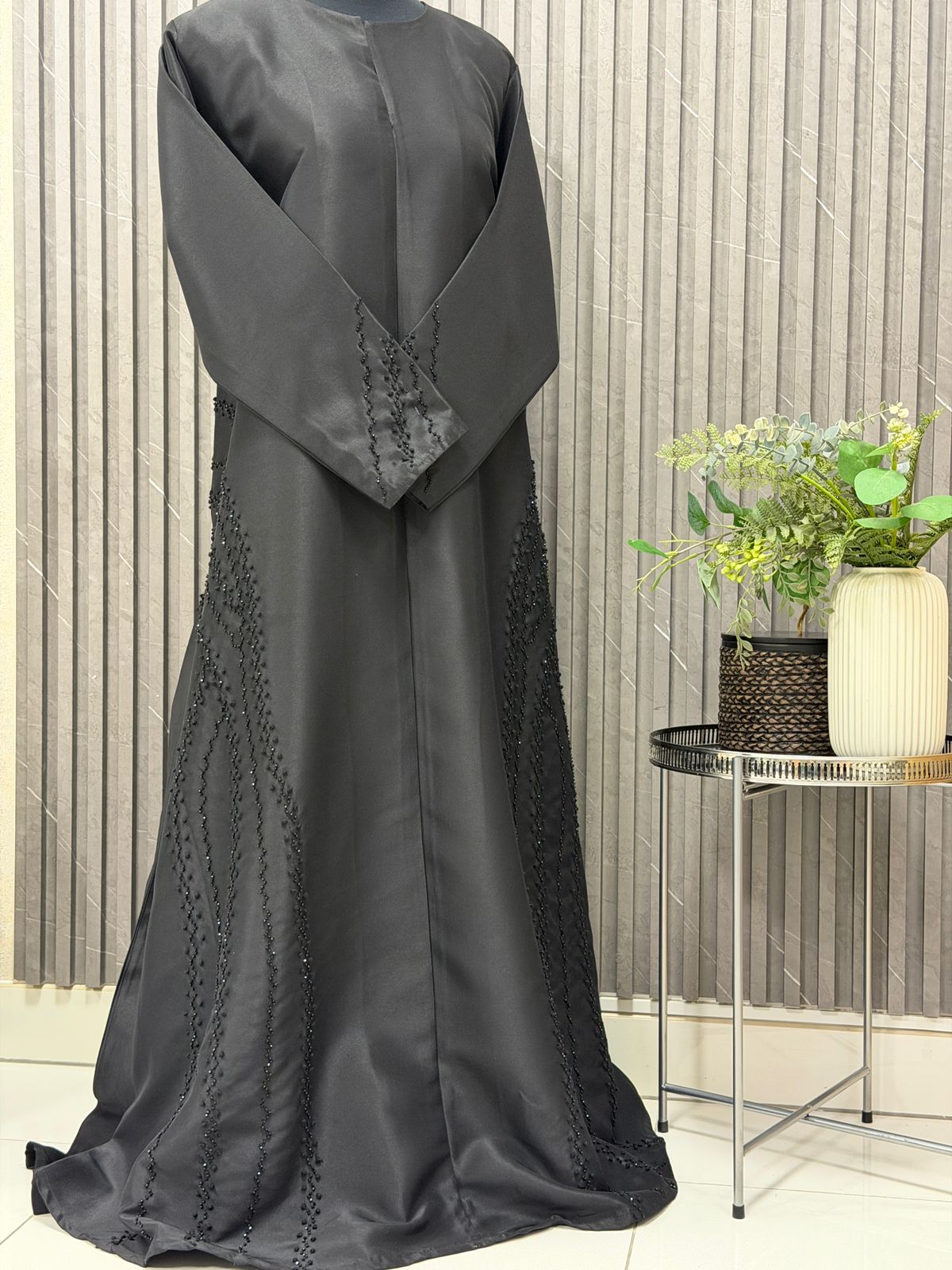 A- lined Abaya with beautiful handwork on the sleeves and sides✨