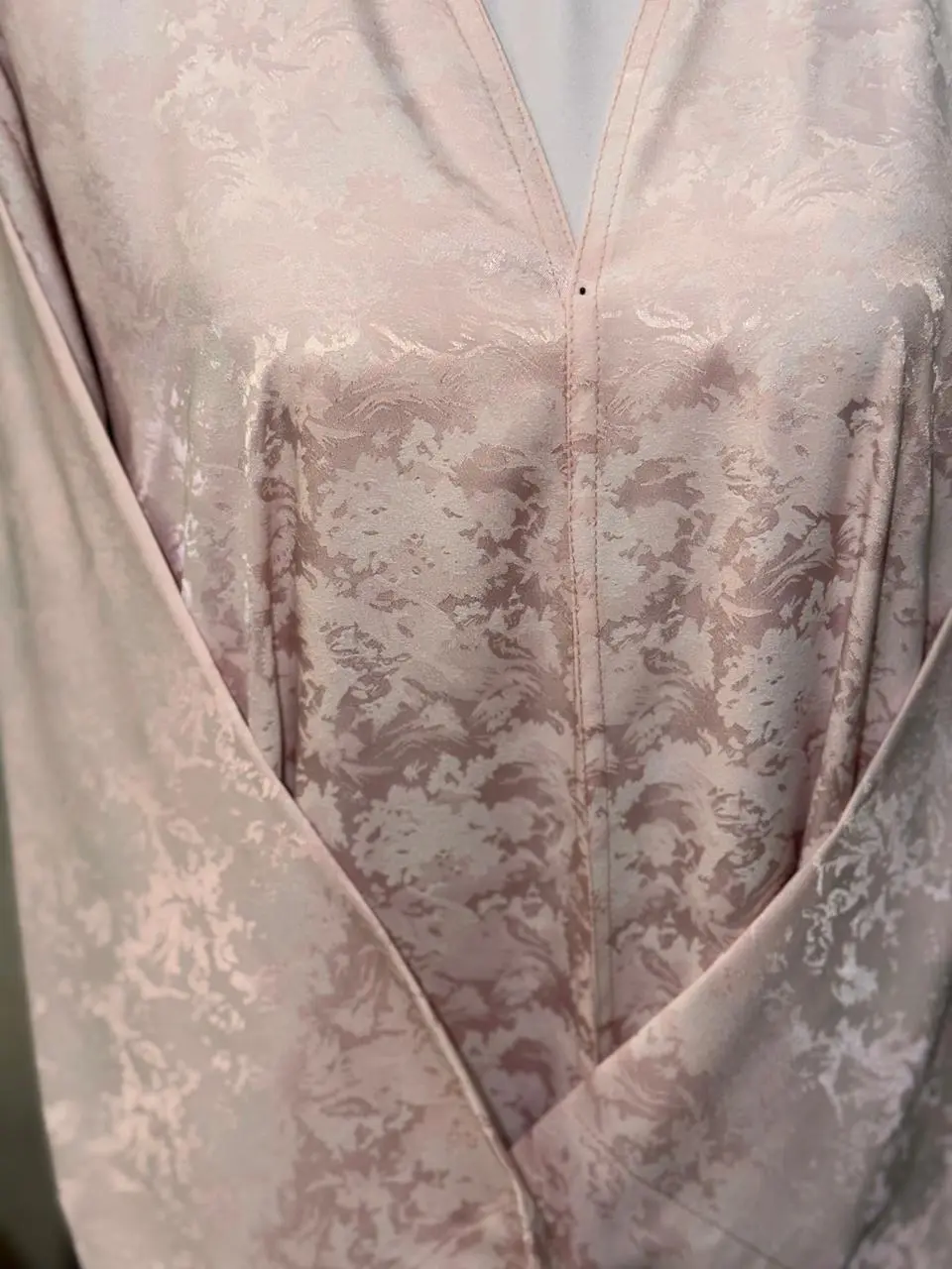Open Abaya on a self textured cloth with a slit on the sleeve - Image 4