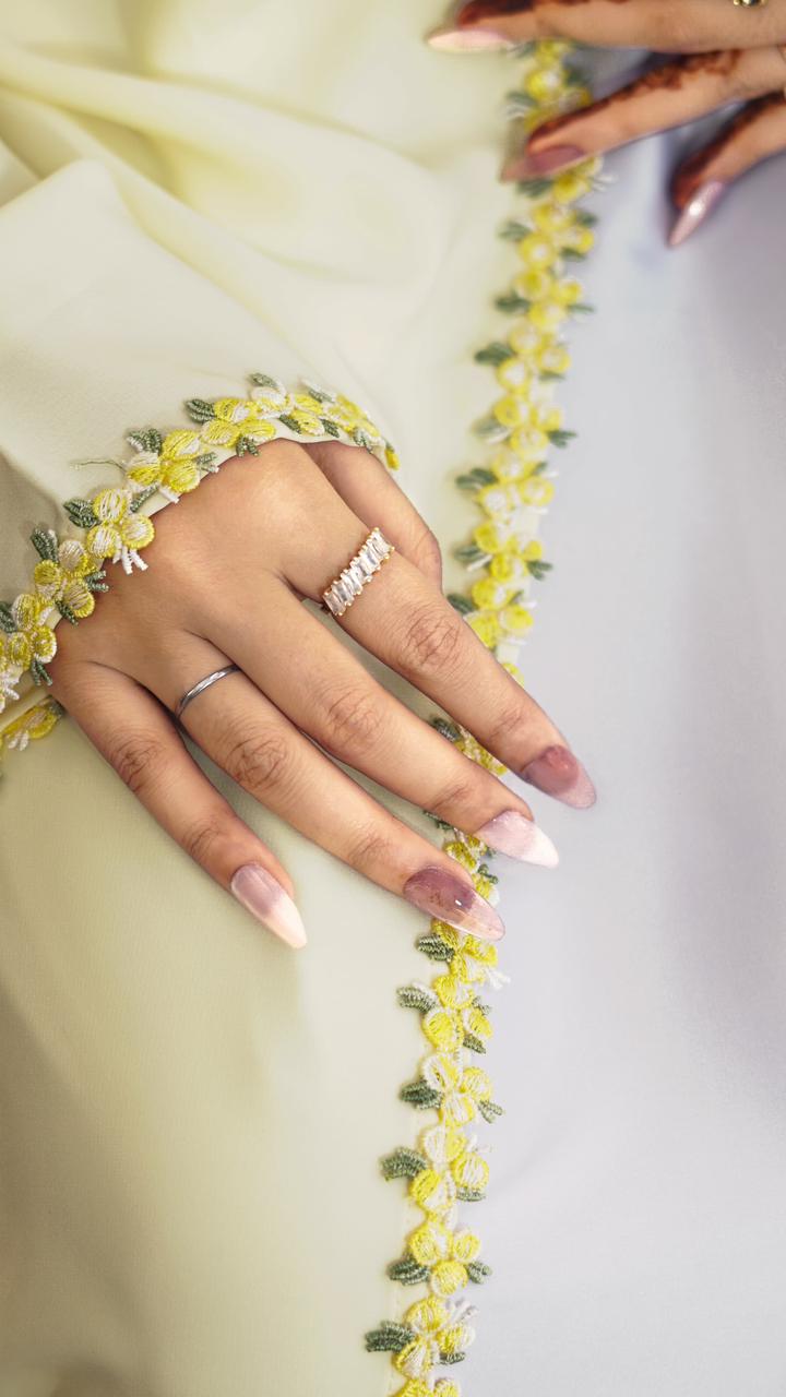 Straight abaya with lace on sleeves and front