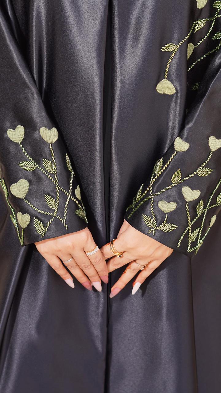 Buttoned Straight abaya with handwork on the sleeves